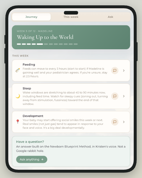 Week-by-week content screen showing feeding, sleep and development guidance for week 5